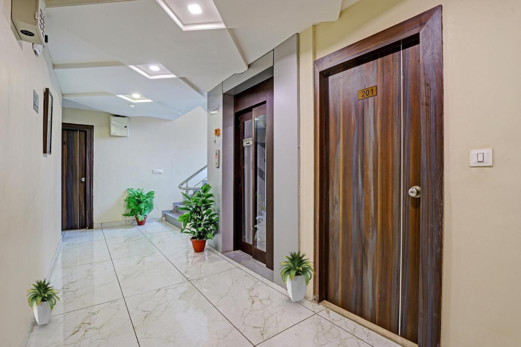 Collection O Hotel Raj Palace Vadodara Luaran gambar
