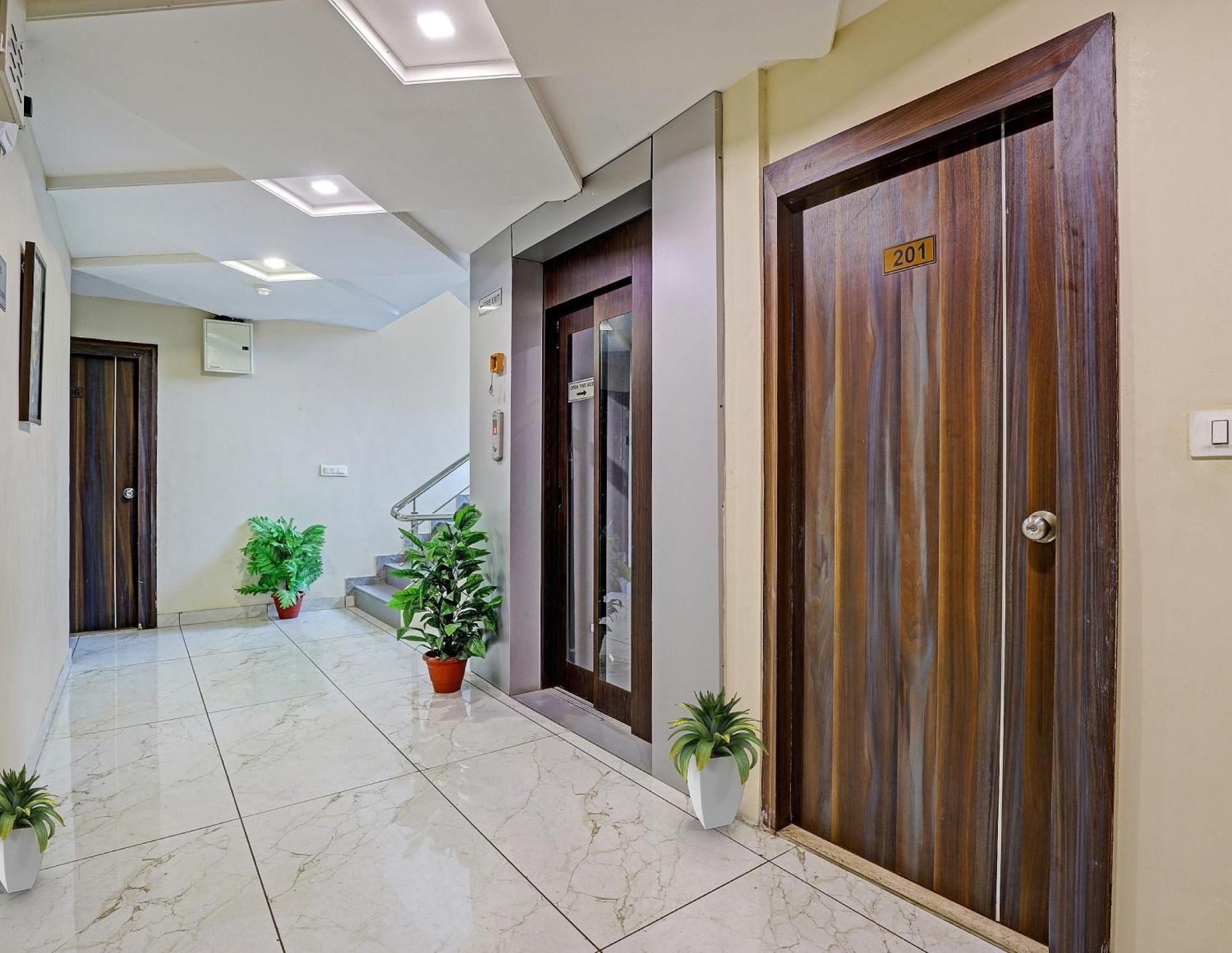 Collection O Hotel Raj Palace Vadodara Luaran gambar